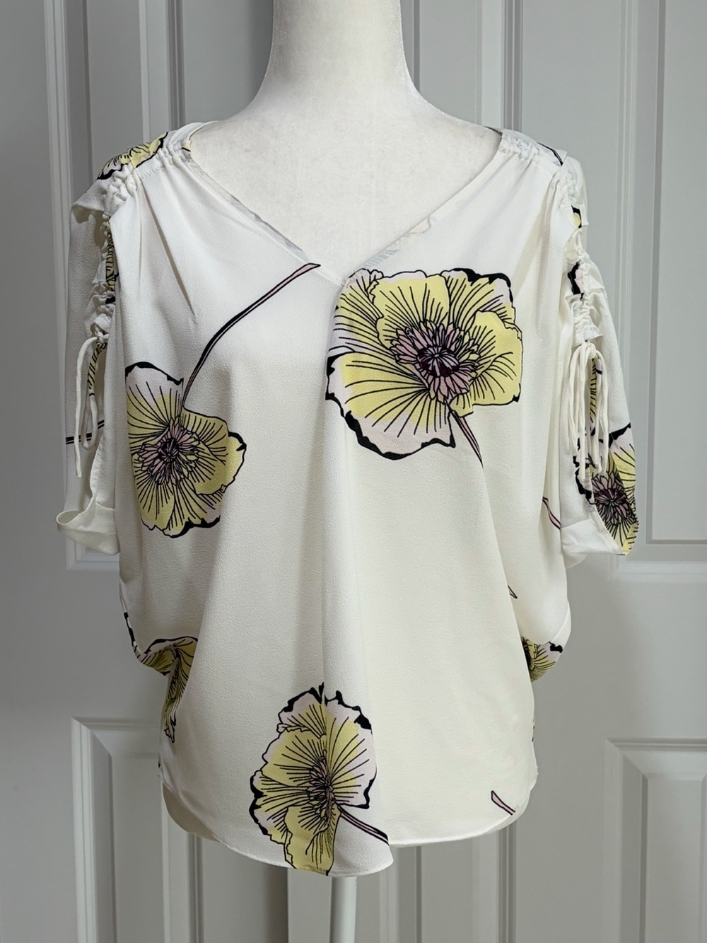 1. State Top White/Yellow Size S
